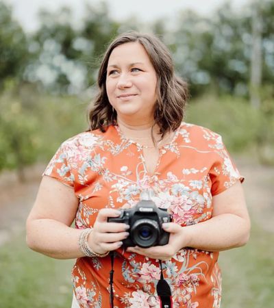 Episode 201 – How a Florida Educator Transformed Her Photography from Dabbling to $3,200 Orders: Turning Her Back Burner Hobby into Real Money