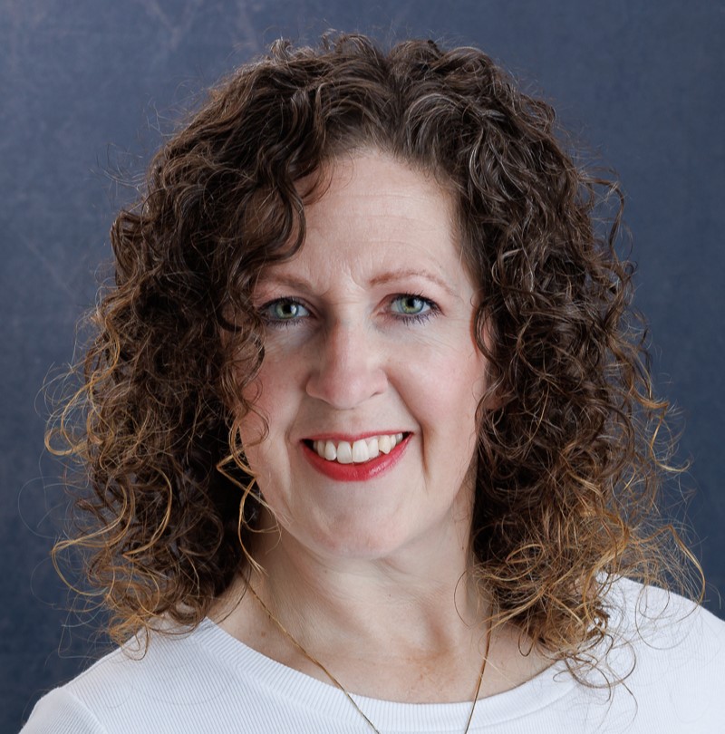 Sandy Helfrich Headshot