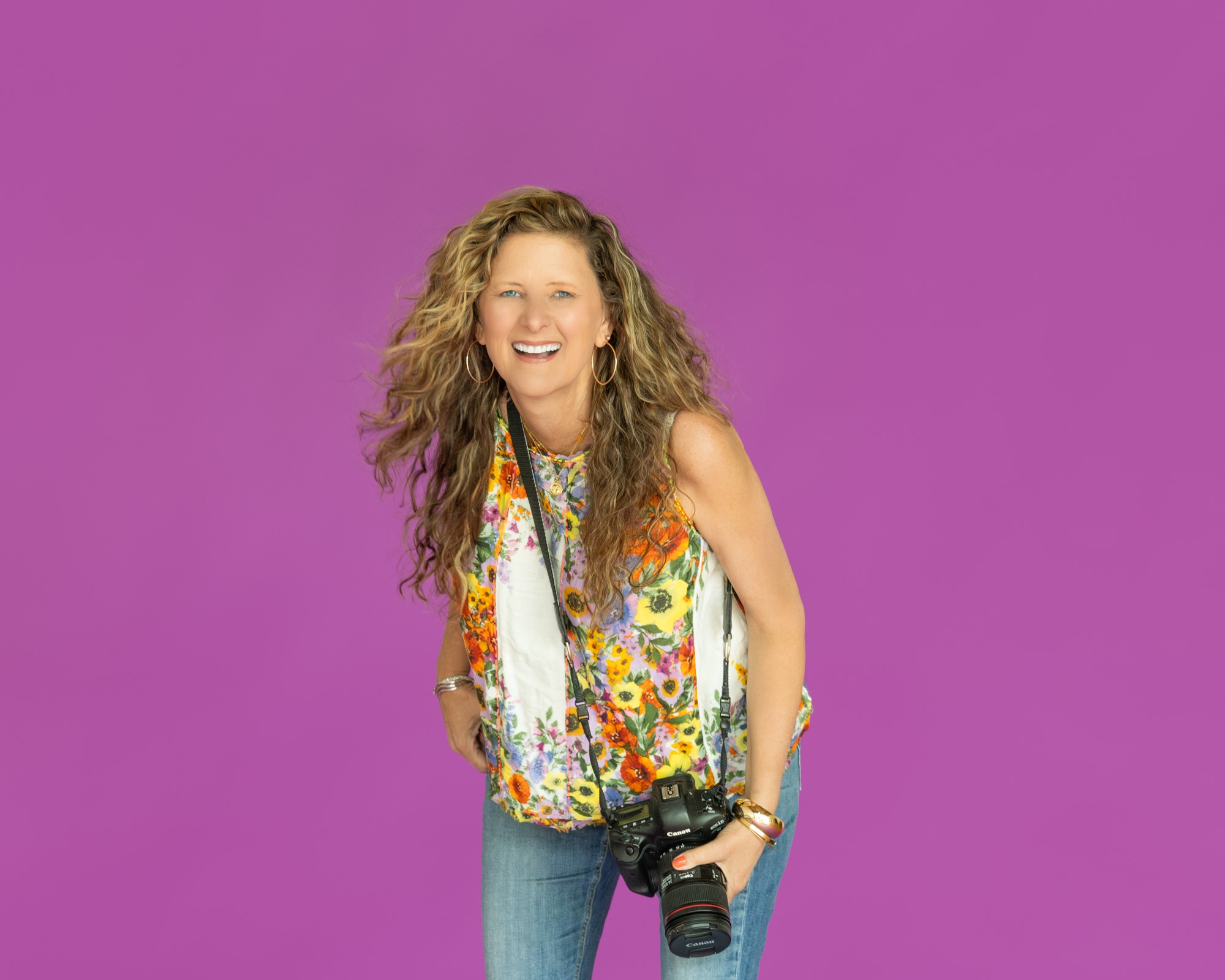 Shot Sarah Camera Summer ColoredBackdrop