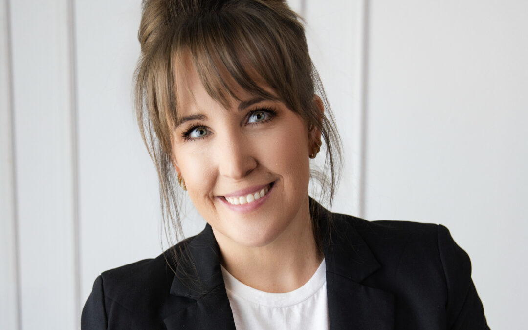 Episode 300 – Working Her Tail Off But Still Broke: How Jacie Went From Hating Christmas to $3,700 Sales